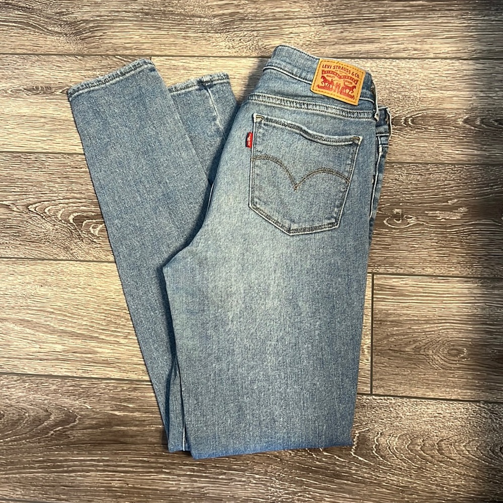 Levi’s 711 skinny jeans size 29